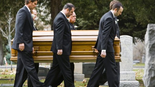 Covid-19: Presença de familiares em funerais volta a ser permitida a partir de segunda-feira