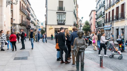 Covid-19: Governo espanhol define faixas horárias para sair à rua a partir de sábado