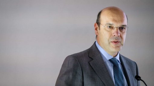 Covid-19: Ministro da Economia promete novos apoios para “mais frágeis” e acelerar investimento público