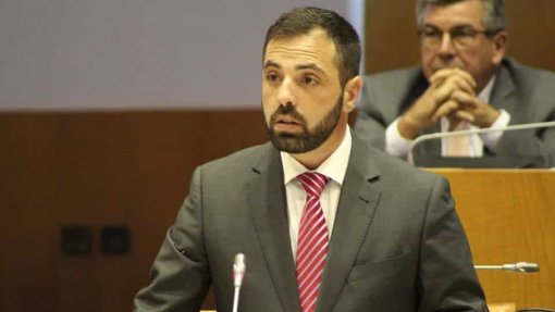 Covid-19: Coordenador do PCP nos Açores denuncia &quot;atropelos&quot; a direitos laborais