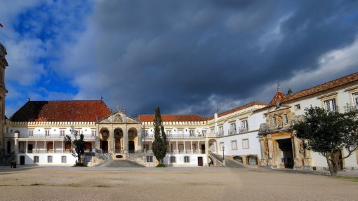 Covid-19: Universidades de Coimbra e Évora contrariam recomendações do Governo - Sindicato