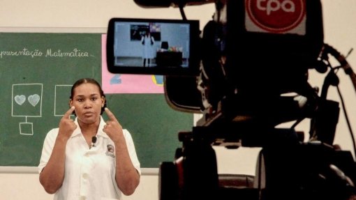 Covid-19: Professores da telescola ultrapassaram “o frio e o medo” e elogiam iniciativa do Governo angolano