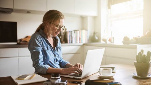 Covid-19: Teletrabalho veio para ficar, mas acarreta riscos - especialistas