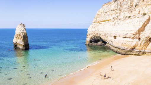 Covid-19: Algarve quer autarquias a operacionalizarem vigilância das praias