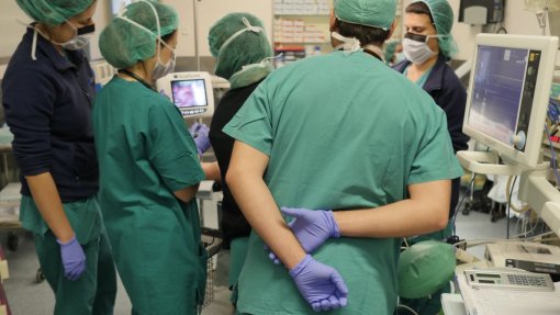 Covid-19: Centro Hospitalar de Setúbal vai contratar mais 25 enfermeiros