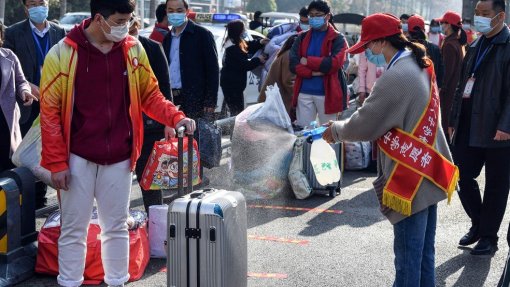 Covid-19: China impõe restrições nas viagens a província do nordeste após novos casos