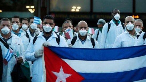 Covid-19: Pelo menos 590 médicos cubanos estão a ajudar o México