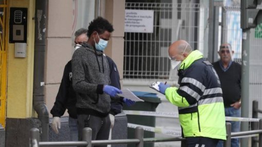 Covid-19: PSP detetou refugiado infetado às compras por ter fome em Loures