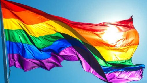 Covid-19: Maioria dos jovens LGBT+ sentiu-se desconfortável com a família - estudo