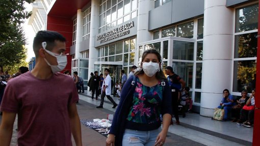 Covid-19: Chile supera os 46.000 contágios com rede hospitalar sob pressão