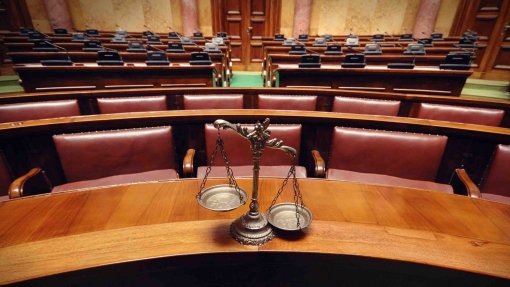 Covid-19: Há tribunais que não cumprem condições para reabrir - Associação de juízes