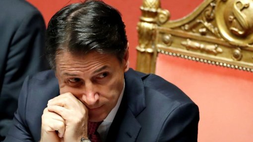 Covid-19: PM de Itália pede que se evitem festas e que férias sejam no país