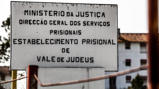 Covid-19: Sindicato denuncia incumprimento de normas de saúde na cadeia de Vale de Judeus