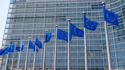 Covid-19: Bruxelas quer instrumento público-privado de apoio às empresas em vigor no verão