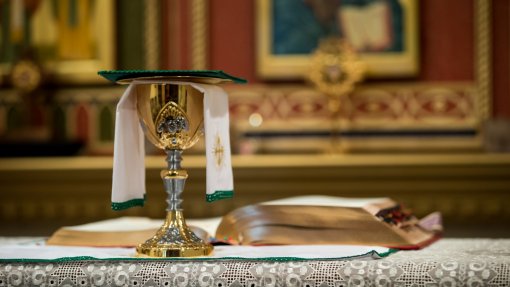 Covid-19: DGS alerta para “risco aumentado” de propagação do vírus nos cultos religiosos