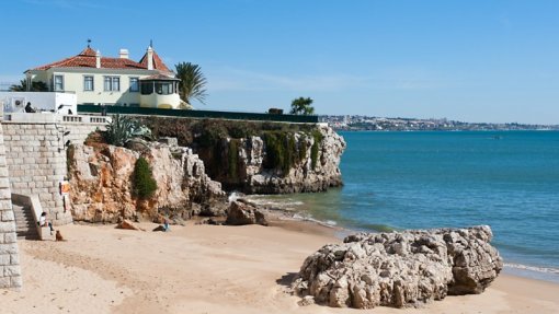 Covid-19: Cascais vai implementar corredores de circulação no areal das praias
