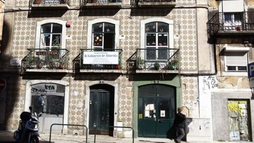 Seguranças tentam despejar voluntários de centro de apoio a carenciados em Arroios