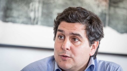 Covid-19: Precariedade habitacional, laboral e transportes na origem do aumento de casos em Loures