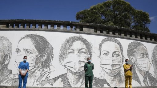 Covid-19: Heróis do combate à pandemia marcados nas paredes do São João pelo traço de Vhils