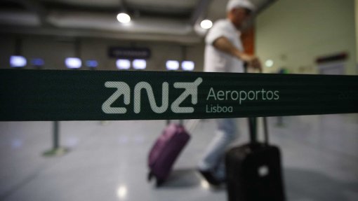 Covid-19: CDS/Lisboa quer testes obrigatórios a viajantes que chegam por via aérea ou marítima