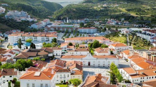 Deputados do PSD questionam Governo sobre falta de médicos em Porto de Mós