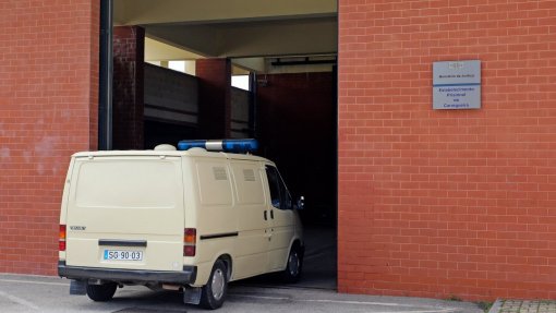 Covid-19: Três guardas prisionais da Carregueira infetados