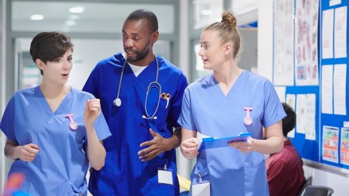 Covid-19: Ordem dos Enfermeiros reclama medidas para fixar profissionais no país