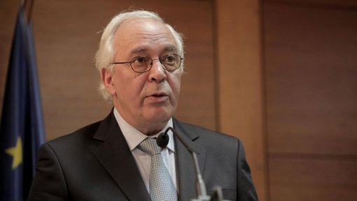 Covid-19: Vice do PSD defende saída da ministra da Saúde, presidente do PS elogia ação &quot;positiva e atenta&quot;