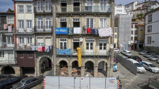 Covid-19: Autarca do Centro Histórico do Porto denuncia que 700 pessoas ficaram sem apoio social