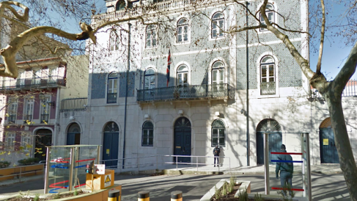 Covid-19: Embaixada britânica justifica exclusão de Portugal de corredor aéreo