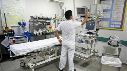 Covid-19: Sindicato dos Enfermeiros prefere salários melhores a prémios de desempenho