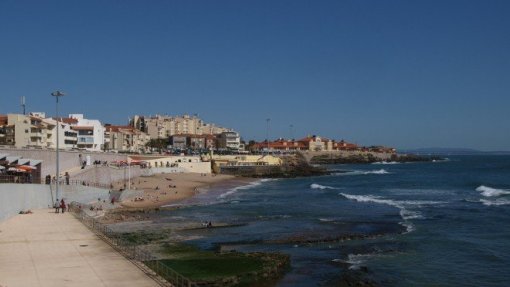 Praia da Parede em Cascais interditada a banhos após análise à qualidade da água