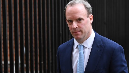 Covid-19: Londres insiste na implicação da Rússia em ciberataque a investigação sobre vacina
