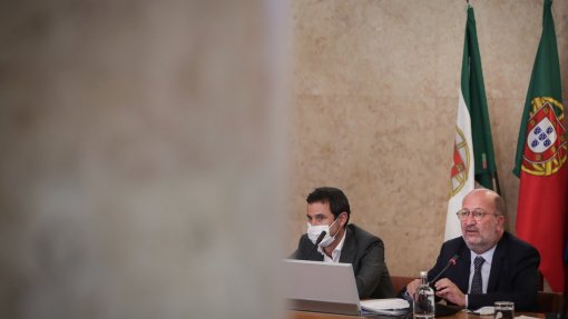 Ministro do Ambiente desvaloriza paragens em reatores da central nuclear de Almaraz