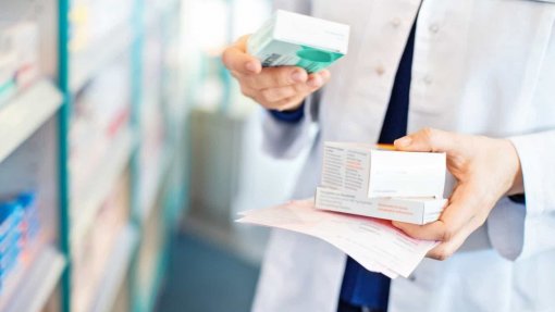 Covid-19 Ministério da Saúde garante que não há falta de medicamentos nas farmácias