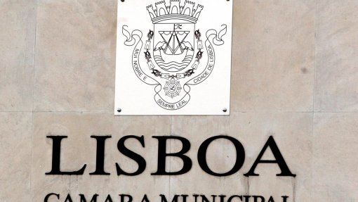 Covid-19: Câmara de Lisboa propõe sistema eletrónico para cartão de localização de passageiro