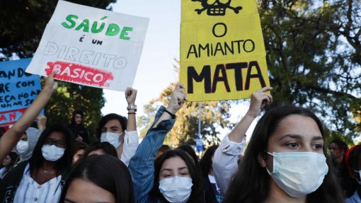 Loures acusa Governo de mentir sobre o financiamento da retirada do amianto das escolas