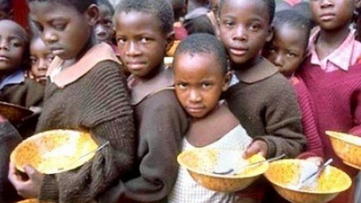 Covid-19: Pandemia, inundações e gafanhotos ameçam de fome milhões em África