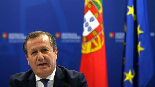 Covid-19: Infarmed assume “complexidade” no processo de aquisição de vacinas