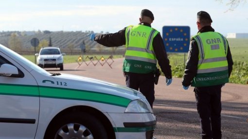 Covid-19: Emigrantes chegam a Portugal com receios e cuidados para férias em família