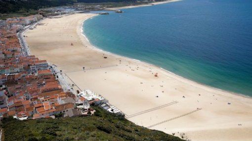 Banhos interditados na Praia da Nazaré após análise à qualidade da água