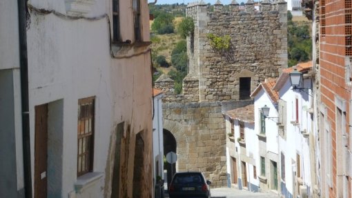 Covid -19: Dois casos positivos em lar de Miranda do Douro