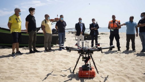 Espinho testa uso de “drone” nas praias para acudir a paragens cardíacas em 2021
