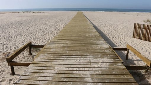 Covid-19: OM do Centro sensibiliza utentes das praias de Aveiro a usar máscara nos passadiços