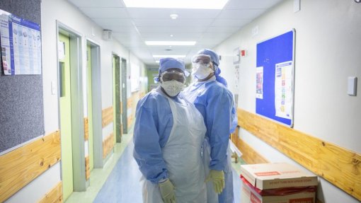 Covid-19: OMS aponta mais de 46.000 profissionais de saúde infetados em África