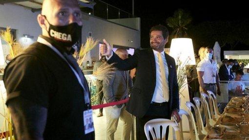 Ventura diz que Costa se revelou &quot;tal como é&quot; quando chamou cobardes aos médicos
