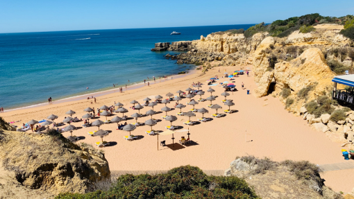 Covid-19: Situação &quot;estabilizada&quot; no Algarve mesmo com aumento de turistas - autoridades