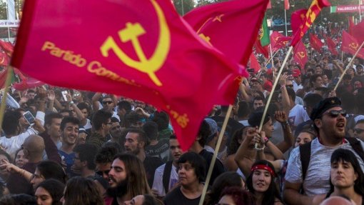 Avante!: Só lugares sentados nos espetáculos, incluindo palco principal