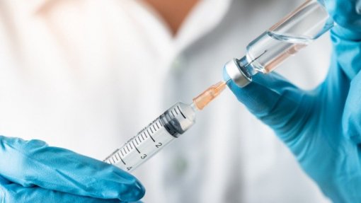 Covid-19: Governo brasileiro nomeia veterinário como diretor responsável por vacinação