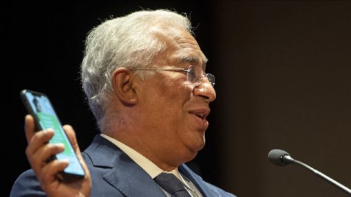 Covid-19: Costa diz que instalar aplicação ‘Stayaway Covid’ é um “dever cívico”